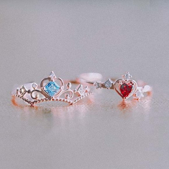 Minimalist Minimal Ring Queen of Hearts Rose Gold Vermeil Red Crown Ring for Her - Picture 1 of 3